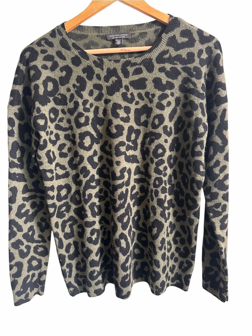 Saks Fifth Avenue 100% Cashmere Olive Leopard print Sweater Size Medium